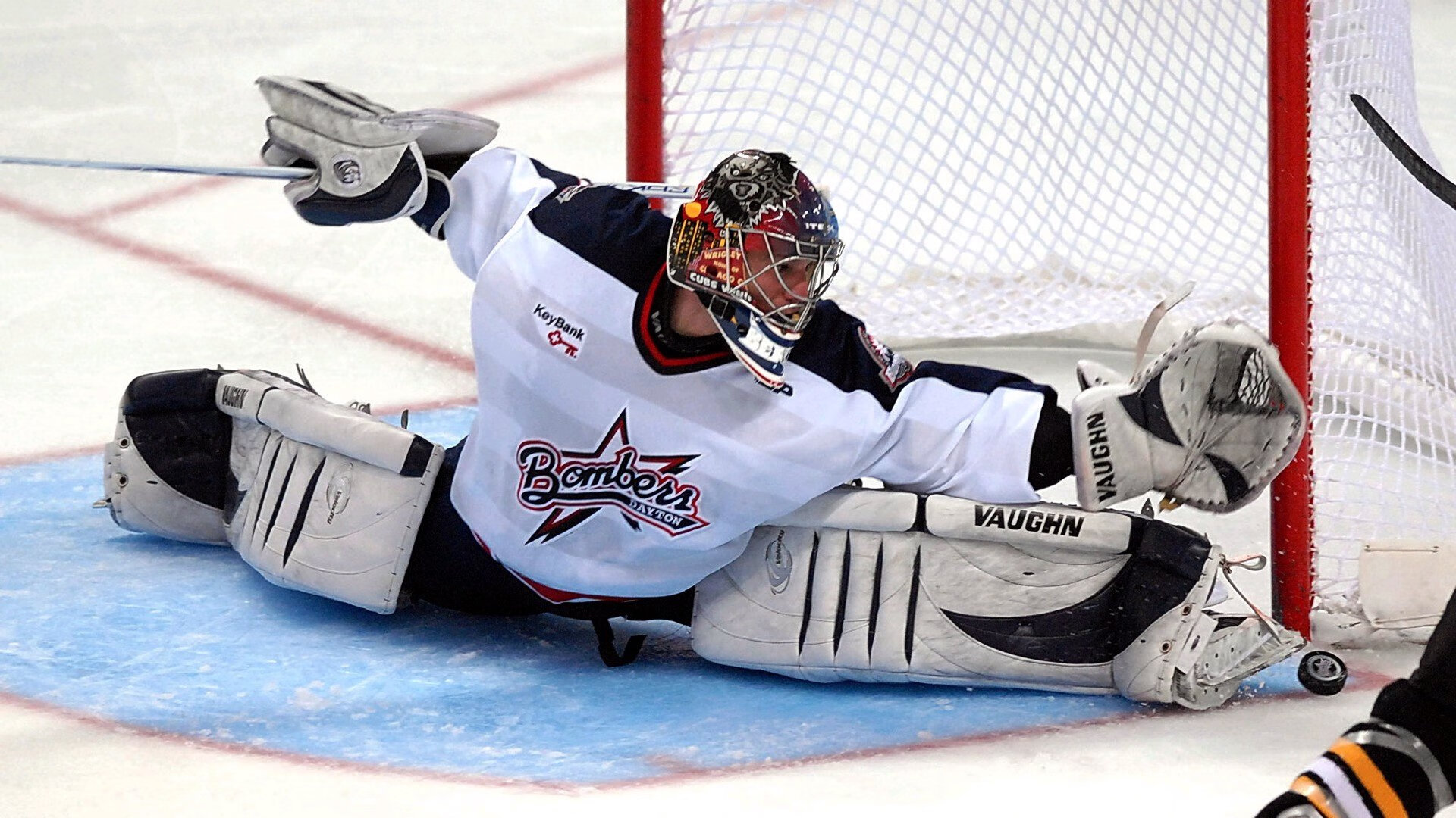 官方_迈尼昂当选全场最佳，门将迈尼昂怎么样