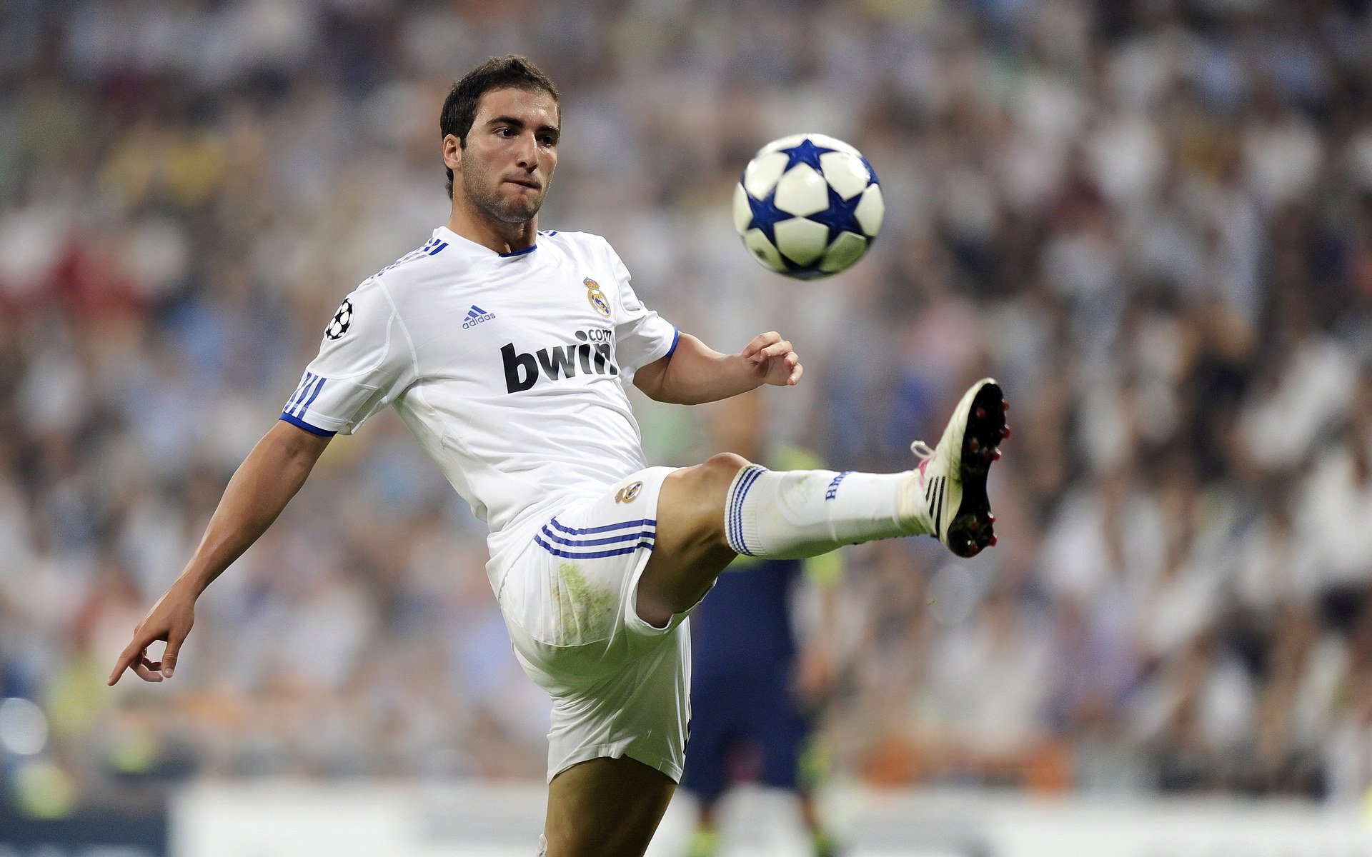 现场“燃爆”时刻：运动员拼尽全力的“最后冲刺”